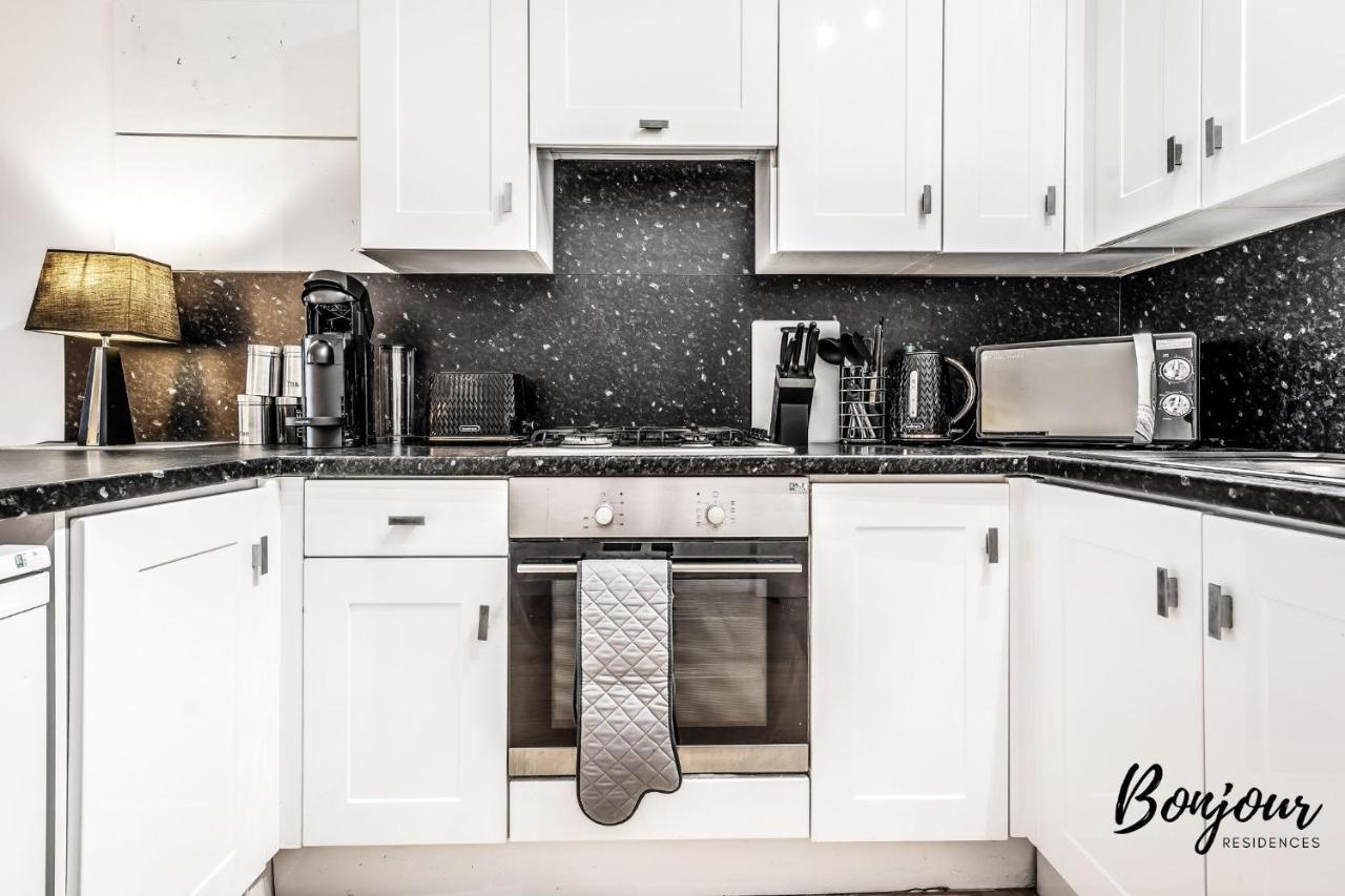 Cosy Grassmarket 2Br-1Ba - Newly Decorated! By Bonjour Residences Edinburgh Eksteriør bilde