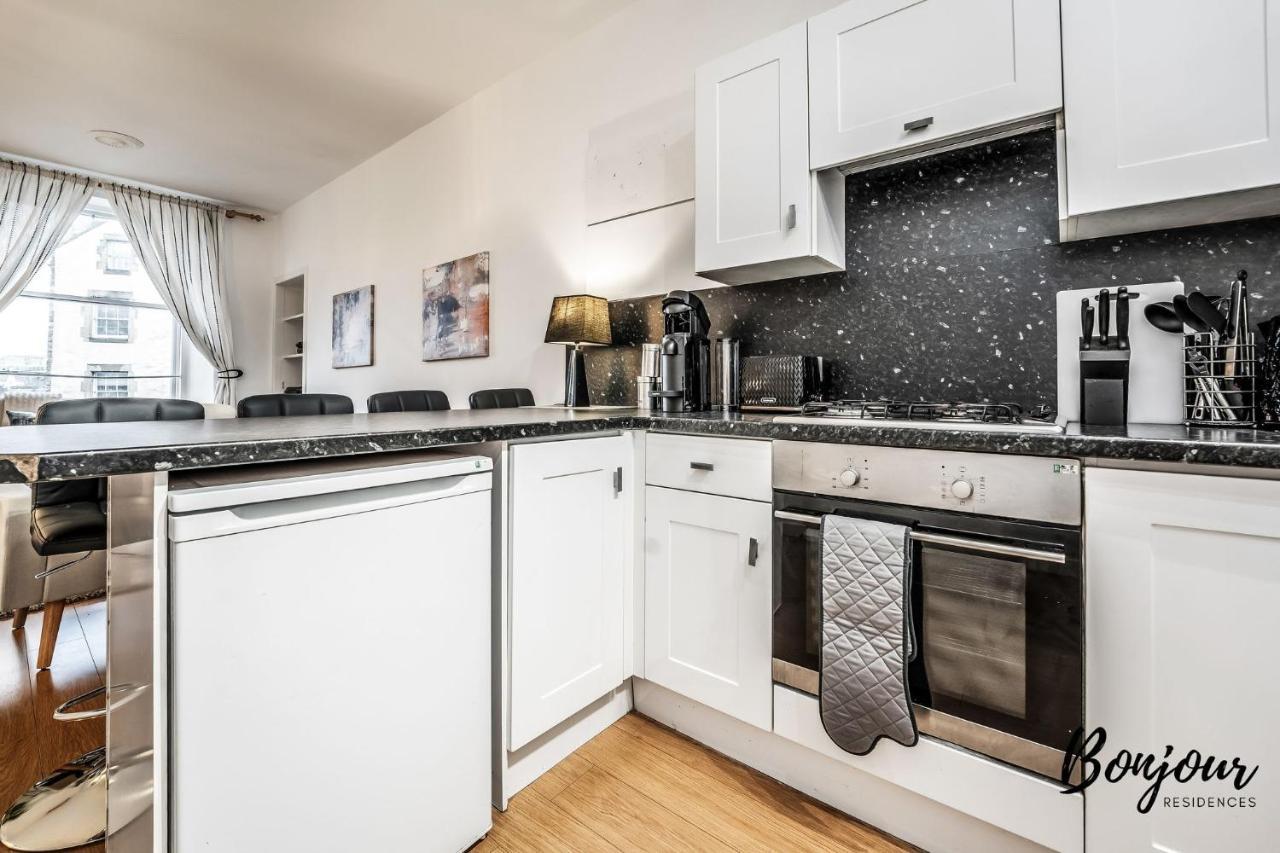 Cosy Grassmarket 2Br-1Ba - Newly Decorated! By Bonjour Residences Edinburgh Eksteriør bilde
