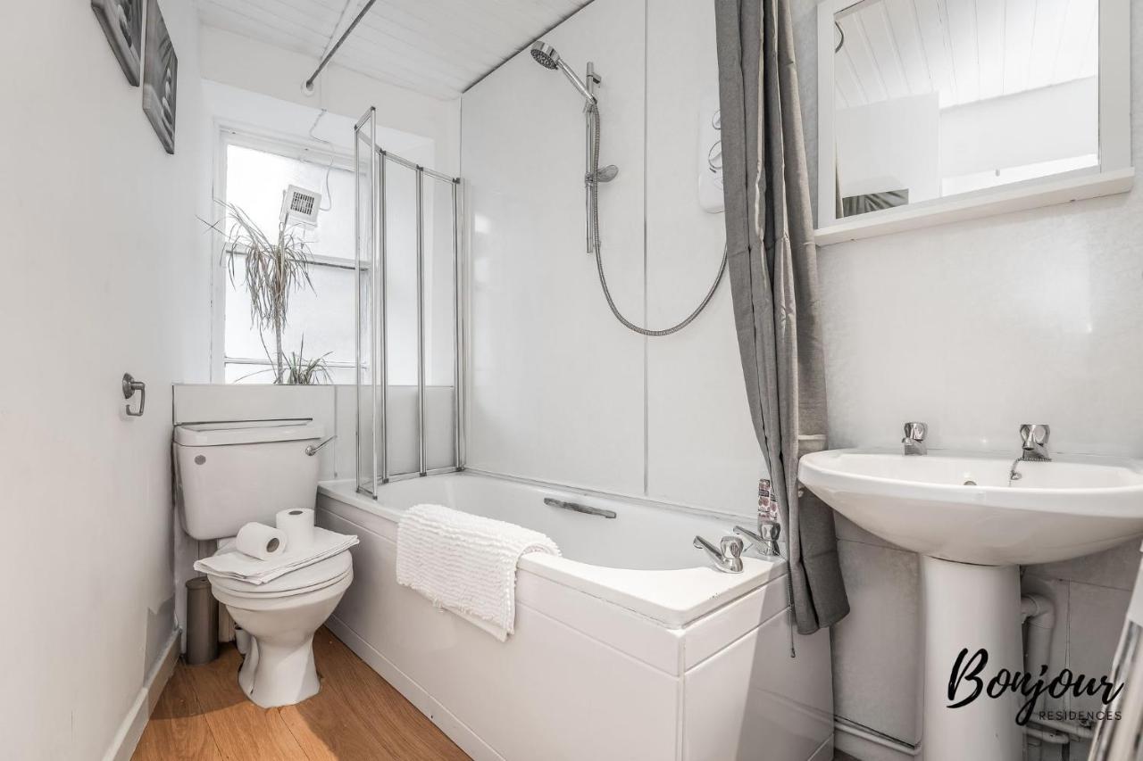 Cosy Grassmarket 2Br-1Ba - Newly Decorated! By Bonjour Residences Edinburgh Eksteriør bilde