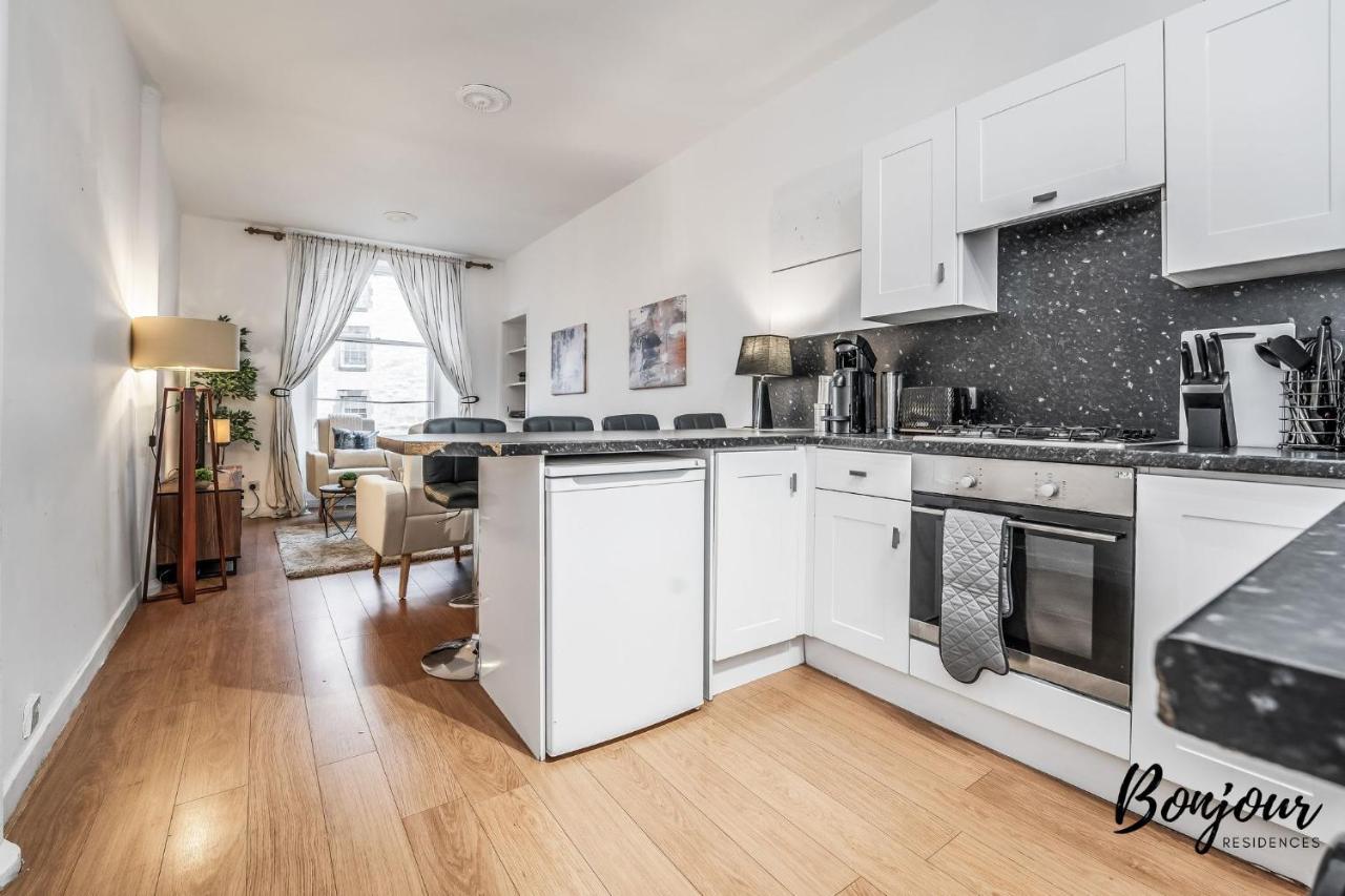 Cosy Grassmarket 2Br-1Ba - Newly Decorated! By Bonjour Residences Edinburgh Eksteriør bilde