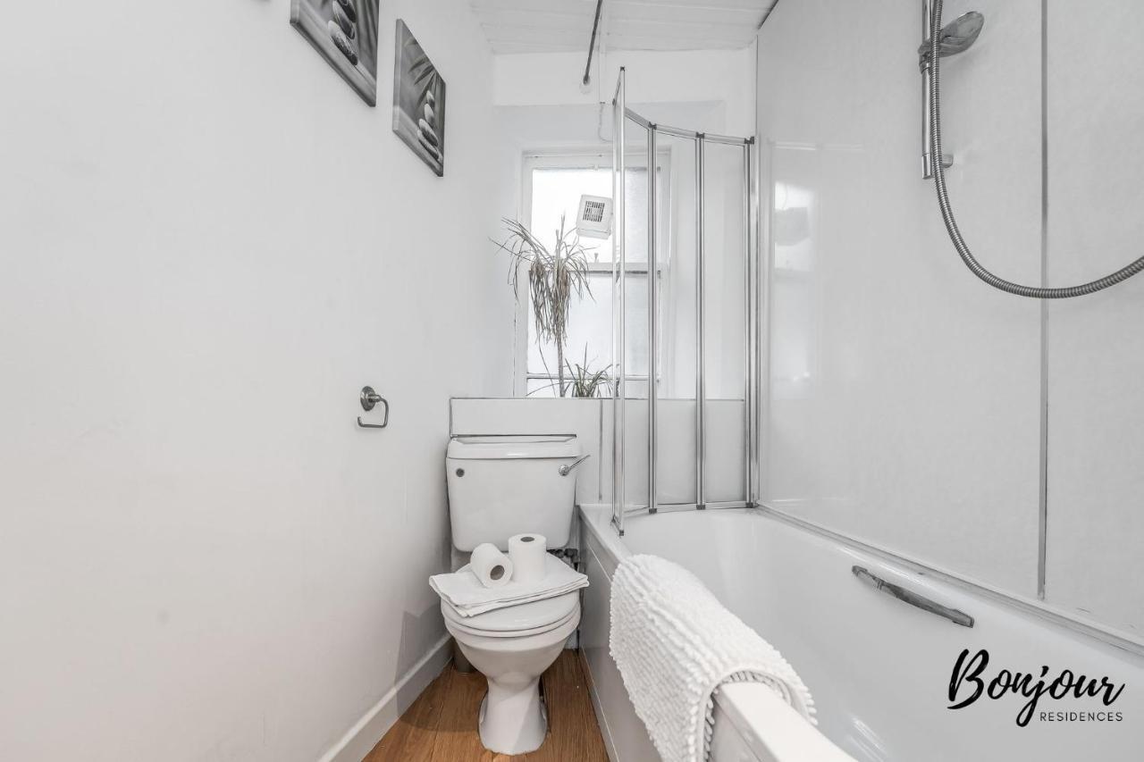 Cosy Grassmarket 2Br-1Ba - Newly Decorated! By Bonjour Residences Edinburgh Eksteriør bilde